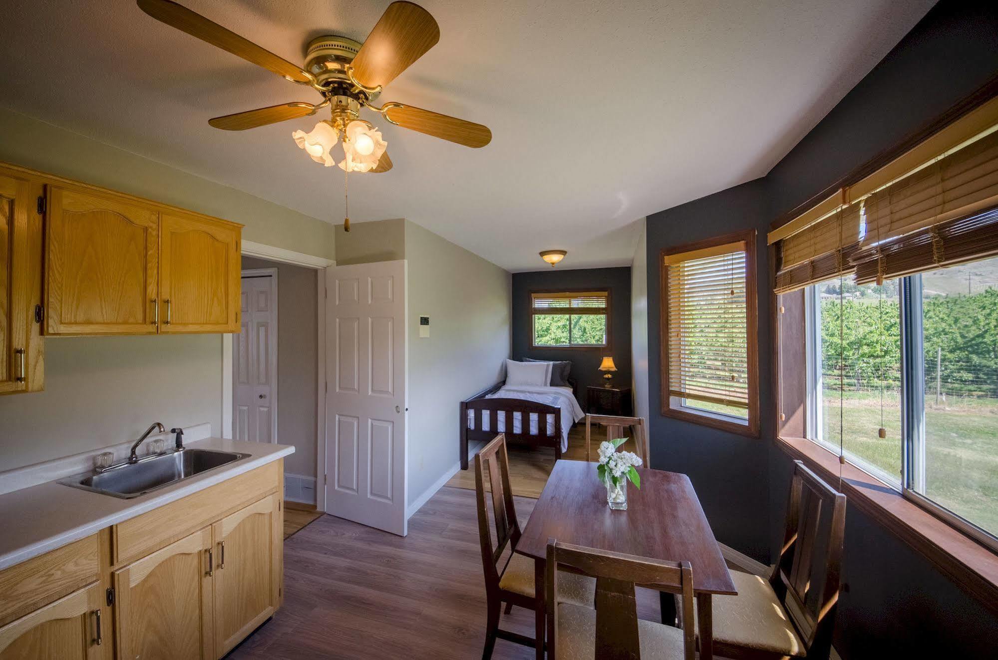 Ok Whistle Stop Bed & Breakfast Penticton Exterior foto